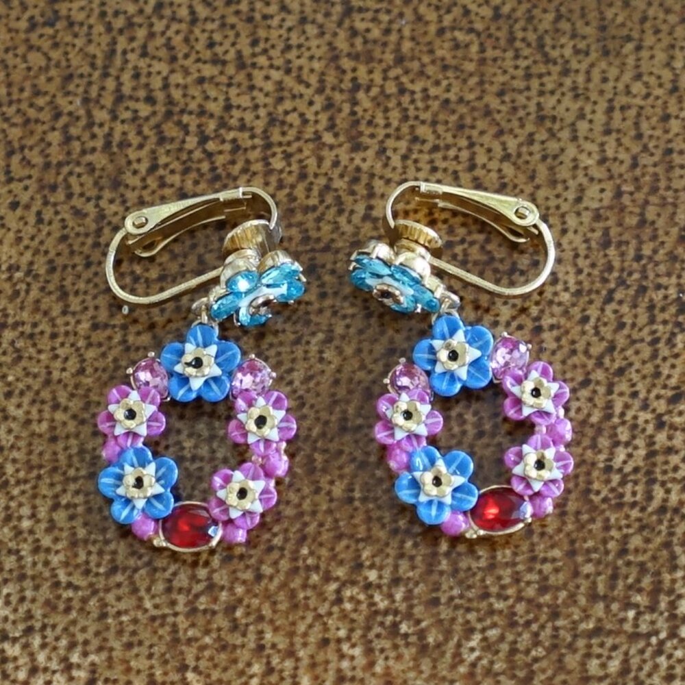 Les Nereides Clip-on EarringForget-me-not and Rosebuds Circular Clip-on Earring
